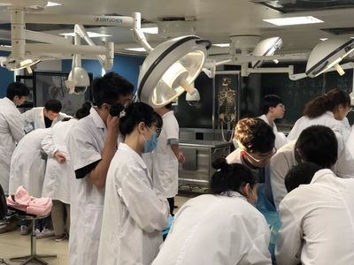 關注丨解剖第一課,中南大學湘雅醫學院百名學生致敬&ldquo;大體老師&rdquo;