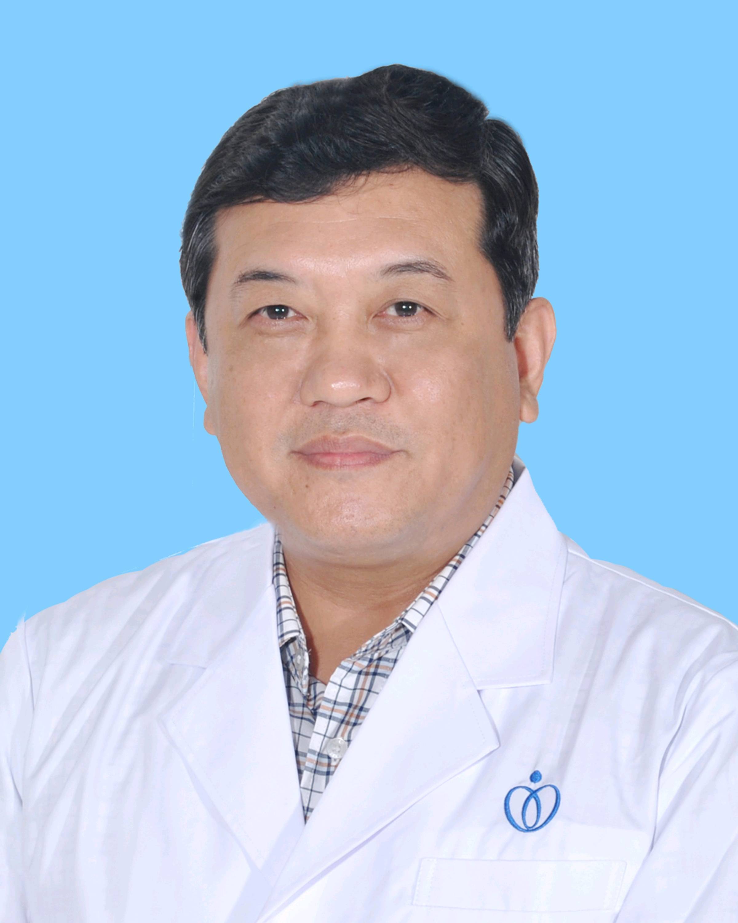 陸士娟:教授,主任醫(yī)師,中南大學(xué)湘雅醫(yī)學(xué)院碩士研究生導(dǎo)師,海口市人民