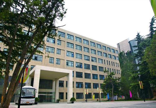 揭秘中南大學(xué)湘雅醫(yī)學(xué)院 一所被誤解的醫(yī)學(xué)殿堂